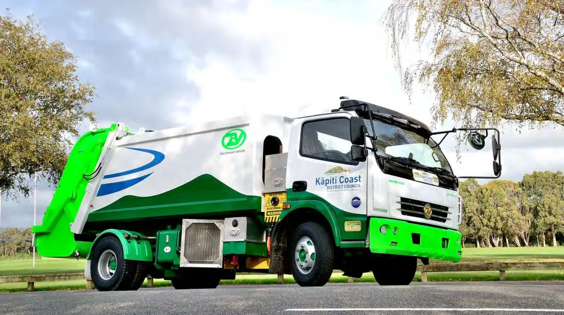 Electric rubbish compactor truck